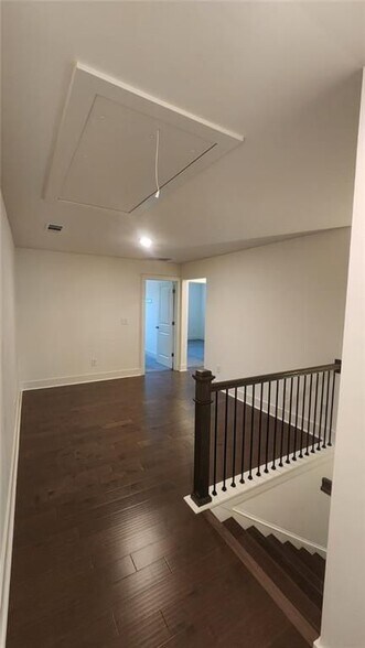 Building Photo - 300 Auburn Valley Wy