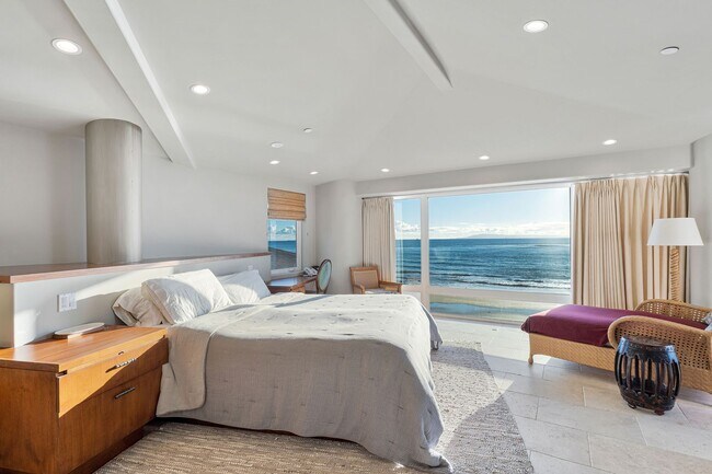 Building Photo - GORGEOUS CUSTOM BEACH HOME - Solimar Beach Colony