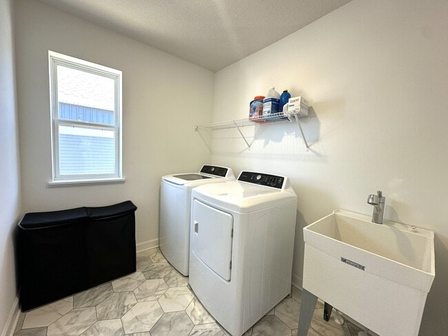 Building Photo - 22525 Wood Ln