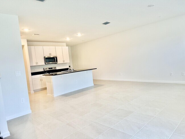 Building Photo - 586 Salisbury Cir