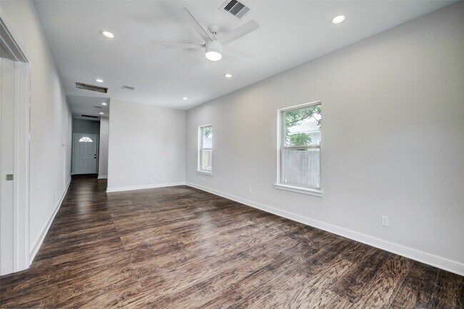 Building Photo - 1601 Bigelow St