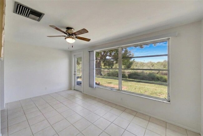 Building Photo - 4112 Hampton Dr