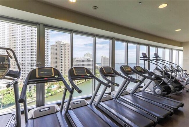 Building Photo - 485 Brickell Ave