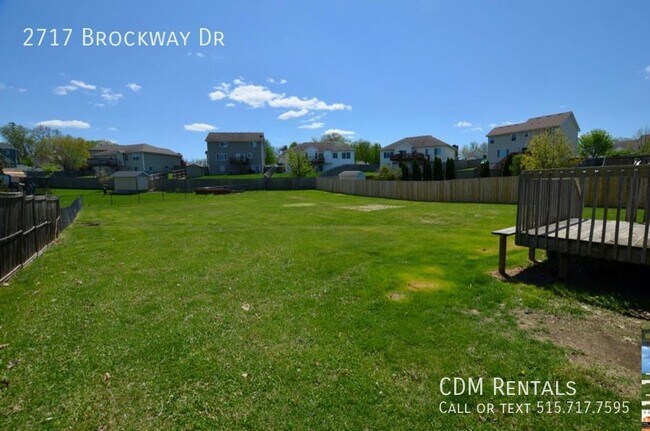 Building Photo - Huge DSM Split Level!