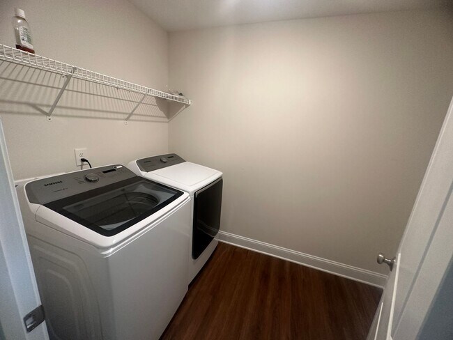 Building Photo - Spacious 4BR 3BA home in Northern Greensboro