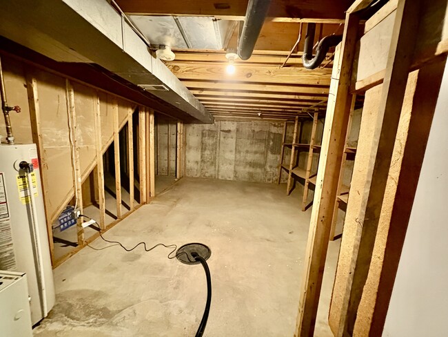Building Photo - 4 Shining Rock Dr