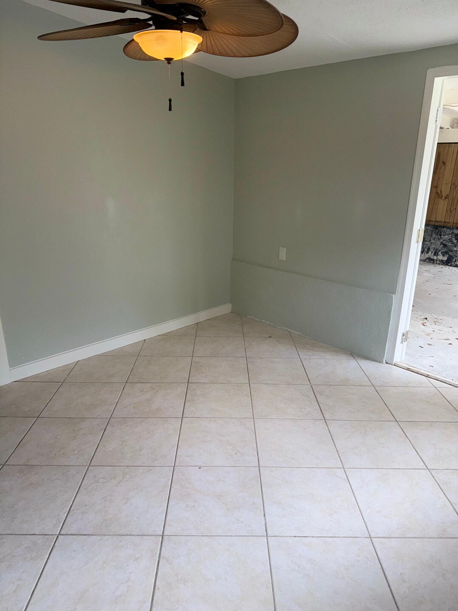 APT B LIVING ROOM - 2929 Patterson Ave