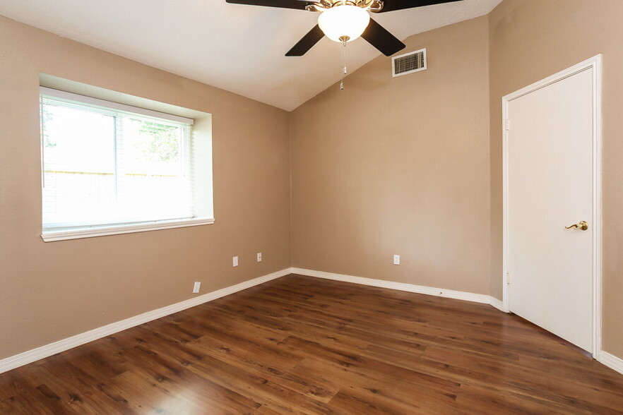 Building Photo - 3311 Hartfield Ln