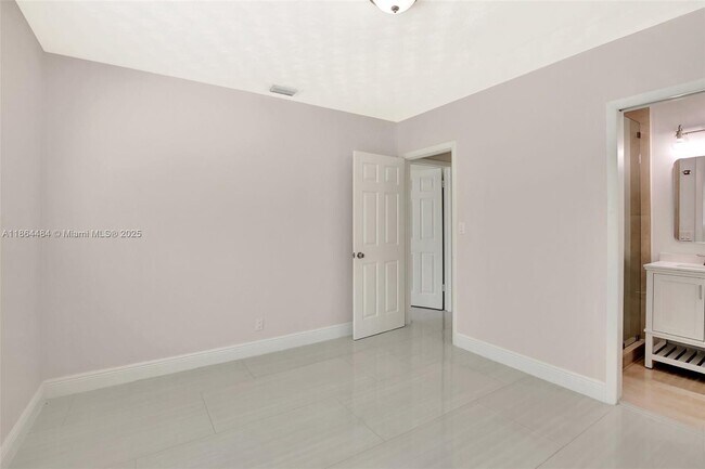 Building Photo - 100 N Hibiscus Ct
