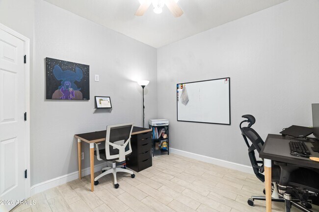 Building Photo - 26135 W Runion Dr