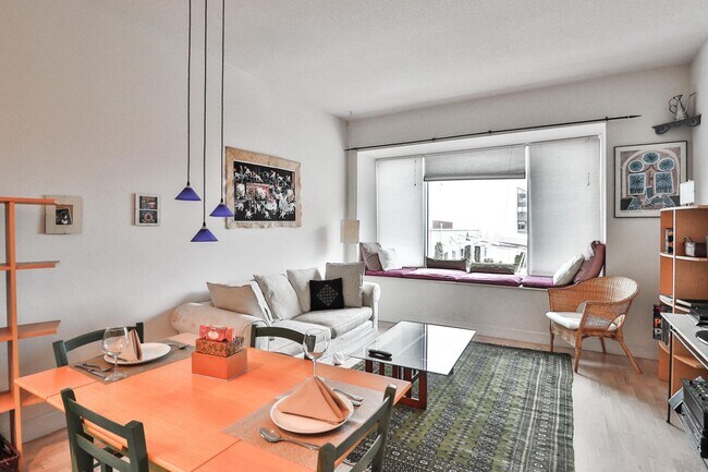 Building Photo - Spacious Jr. 1 Bedroom near Levi's Plaza |...