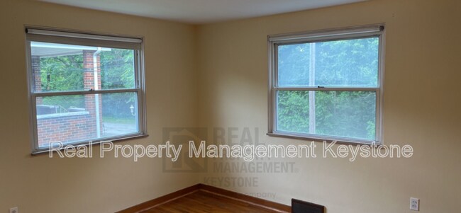 Building Photo - 910 9th St