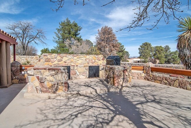 Building Photo - 6621 Vista Hermosa