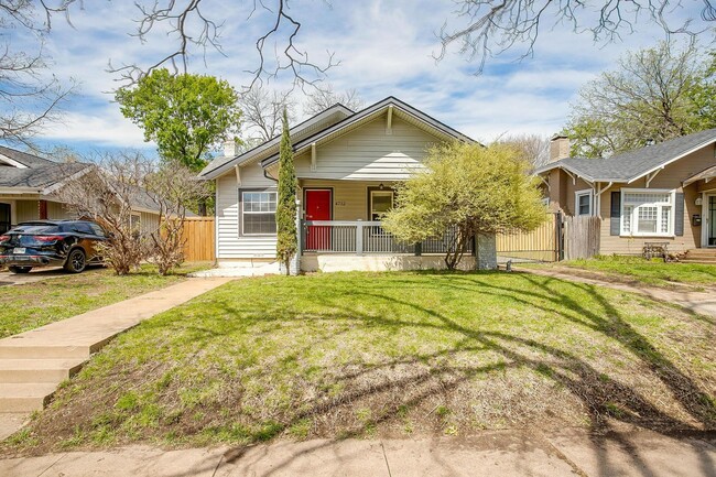 Primary Photo - Well Maintained 3 Bed, 2 Bath in Establish...