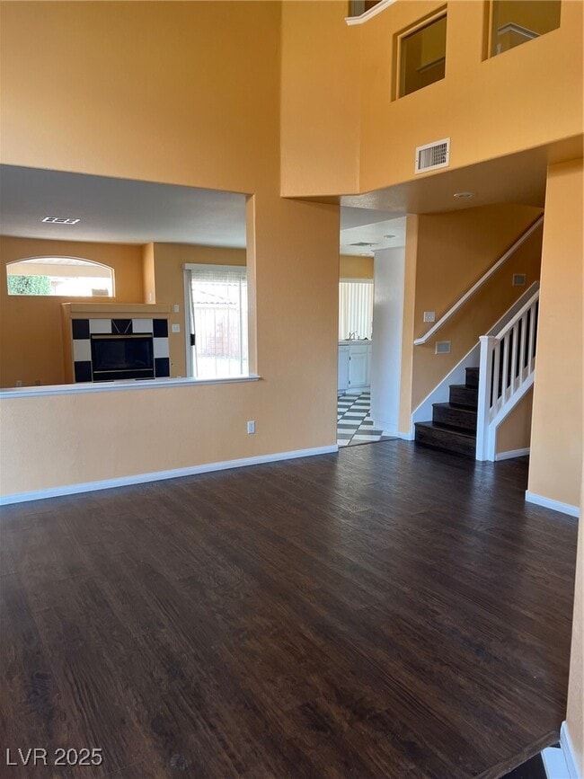 Building Photo - 212 Silver Castle St