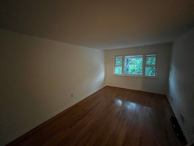 Building Photo - 3720 Bronxwood Ave