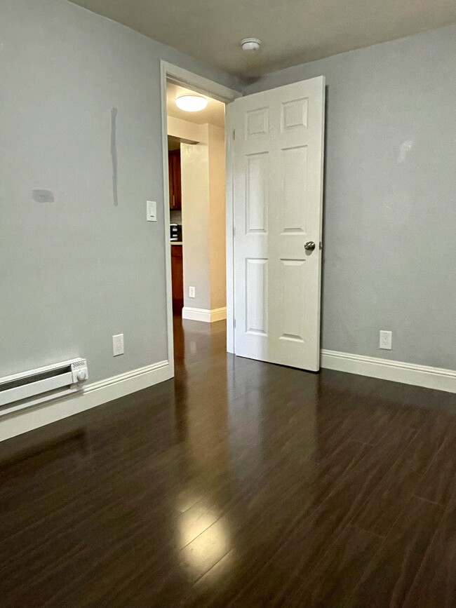 Building Photo - 429 Kains Ave