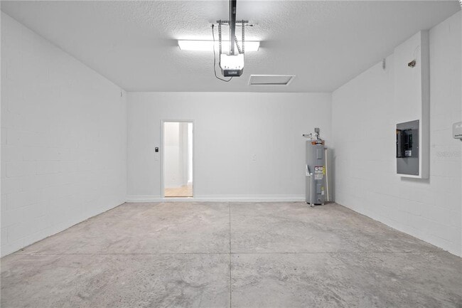 Building Photo - 18156 Pleasantview Blvd