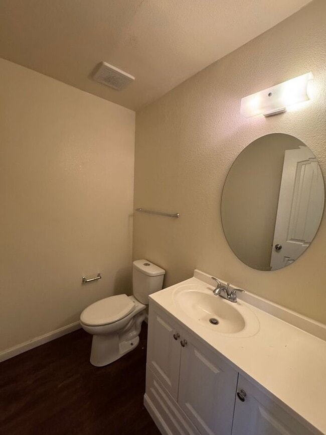 Building Photo - 2809 N Mountain Ave