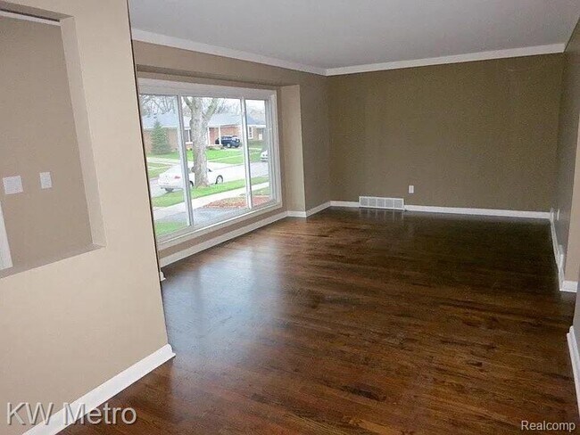 Building Photo - 173 Elmsford Dr
