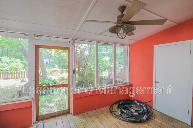 Building Photo - 1685 Pinckney Park Dr