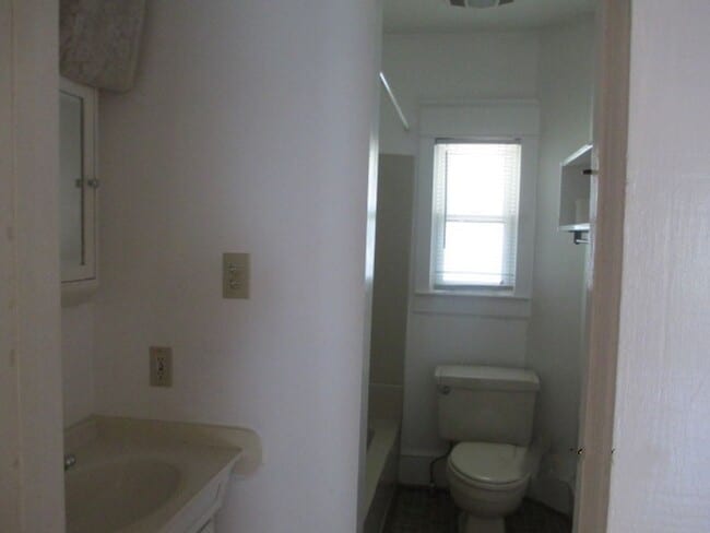 Building Photo - Charming 2br 1ba Condo in Five Points! Ava...