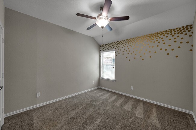 Building Photo - 122 S Bearkat Ct