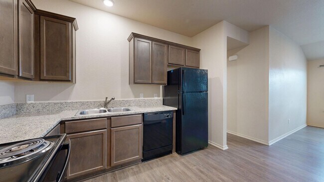 Building Photo - stunning 3-beds, 2-baths home located in t...