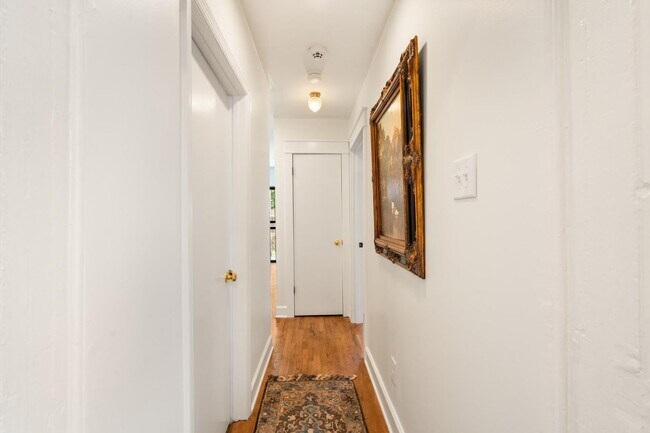 Building Photo - Charming 3 Bedroom Home Near Downtown Savannah with Flex Room & Fenced Yard