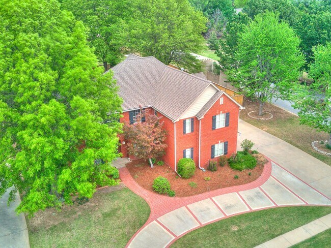 Building Photo - This stunning 4-bedroom, 3.5-bathroom home...
