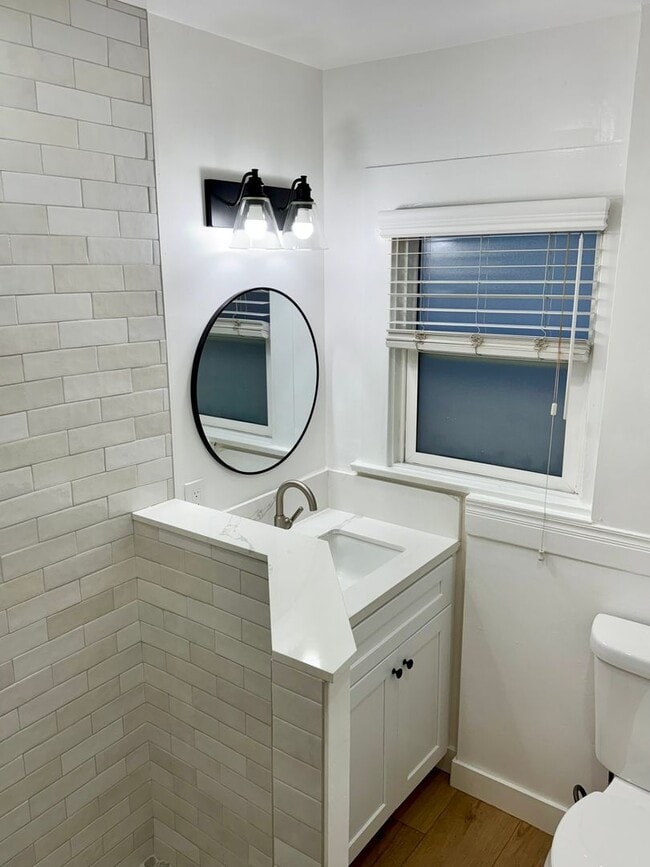 Building Photo - 006th St. Sharp