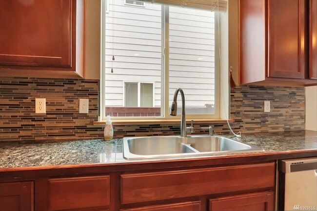 Building Photo - Beautiful home on corner lot!