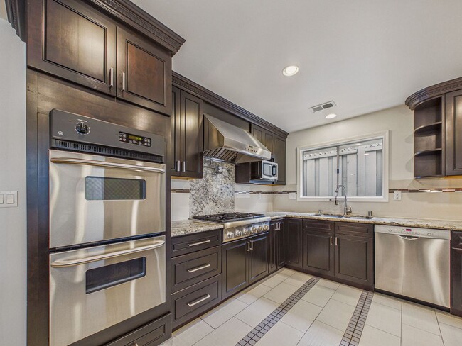 Building Photo - Immaculate Menlo Park house for rent now! $9,100