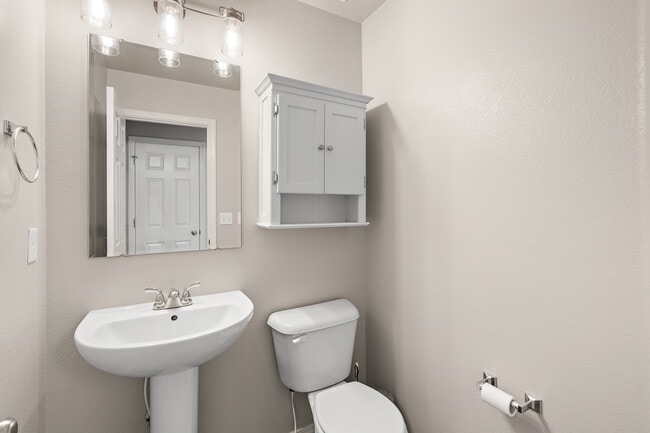 Building Photo - 1101 W Apple Pine St