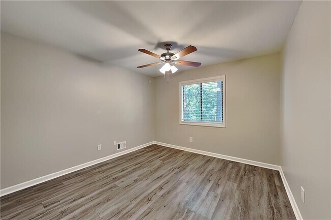 Building Photo - 2127 W Carlyle Ct