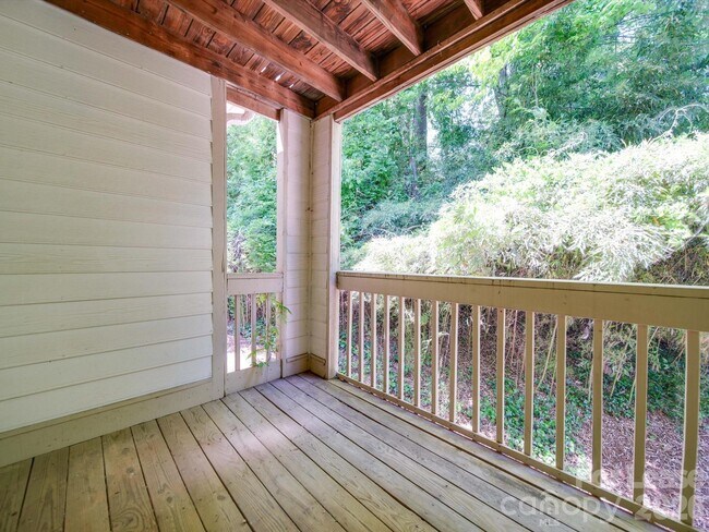 Building Photo - 1052 Churchill Downs Ct