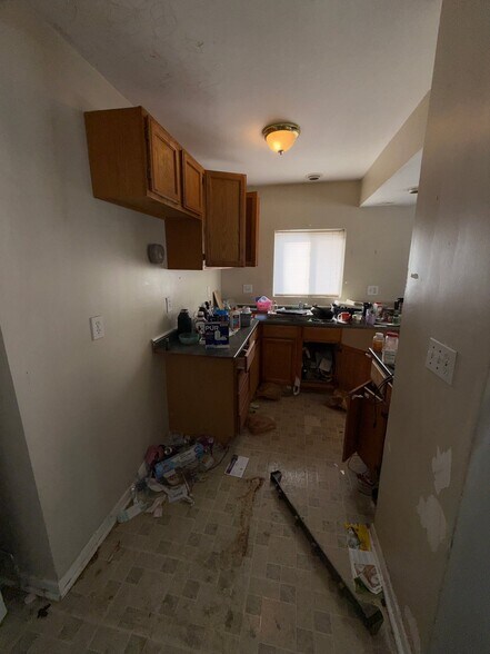 Building Photo - 1309 Barney Ave