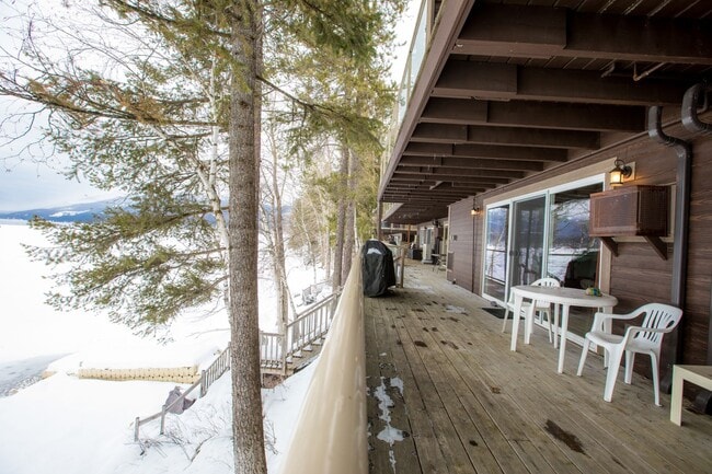 Building Photo - 1 bedroom, 1 bath condo on Whitefish Lake