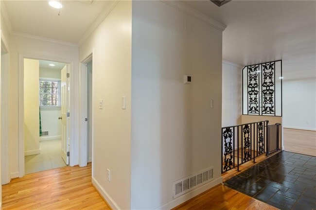 Building Photo - 3355 Pinetree Dr SE