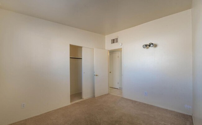Building Photo - 1710 Betty Cir