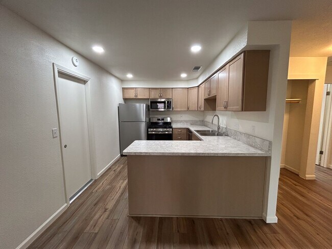Building Photo - 2 Bedroom Duplex for Rent in Chico CA | Garage, Fireplace, Walk-In Closet, Backyard!