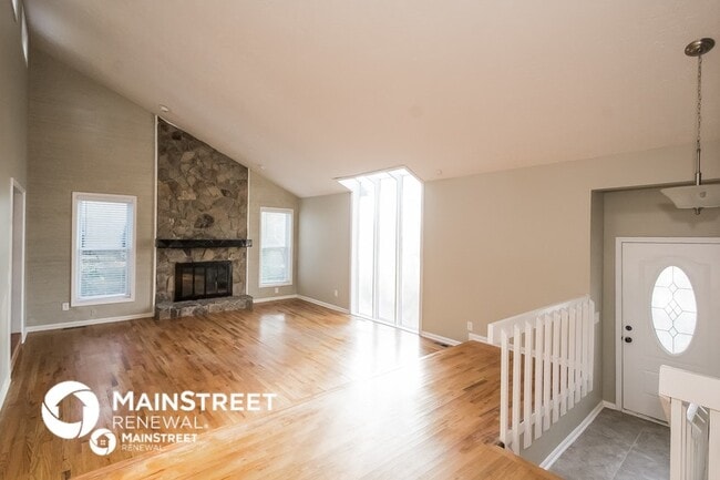 Building Photo - 5221 Island Dr