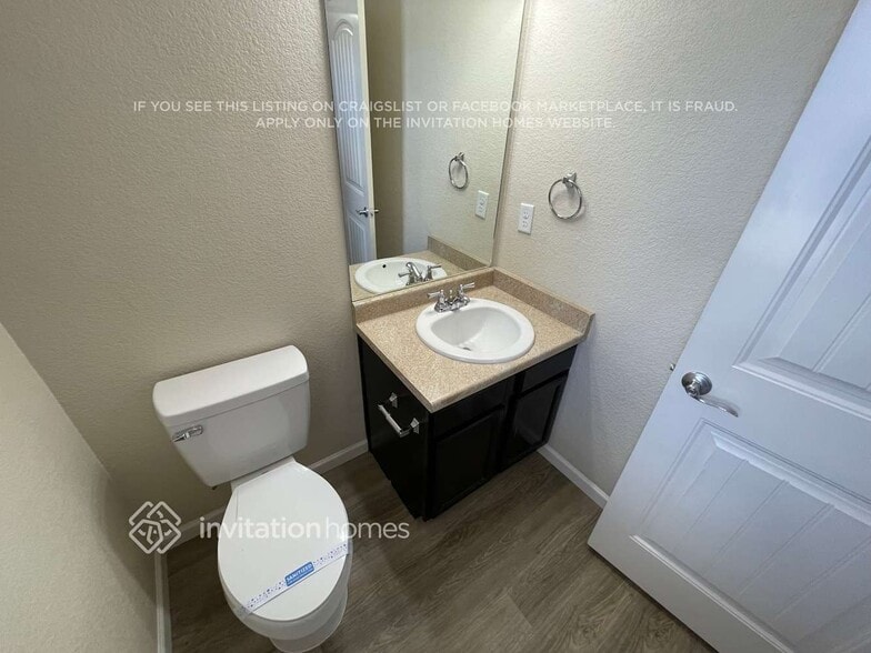 Building Photo - 9242 Waters Edge Dr