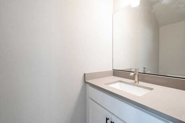 Building Photo - 2 Weeks Free Rent W/ Approved Application ...