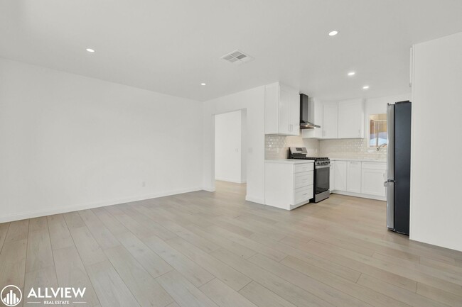 Building Photo - Fully Renovated 4-Bedroom Home with Firepl...