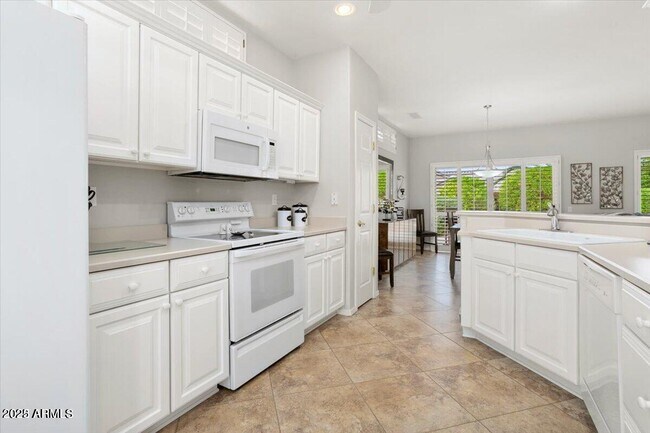 Building Photo - 16232 W Tapatio Dr
