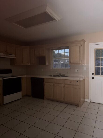 Building Photo - 2206 N 7th St