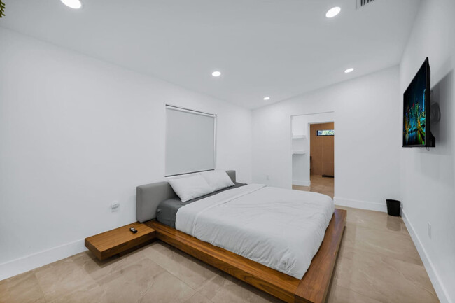 Building Photo - 112 NW 53rd St