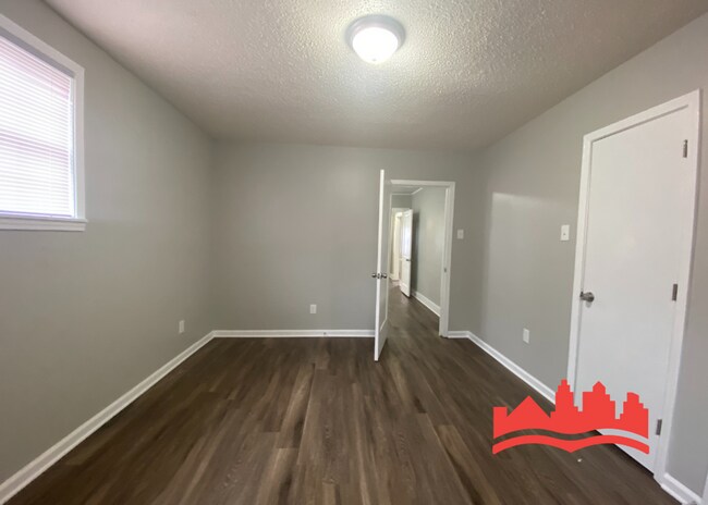 Building Photo - 944 Semmes St