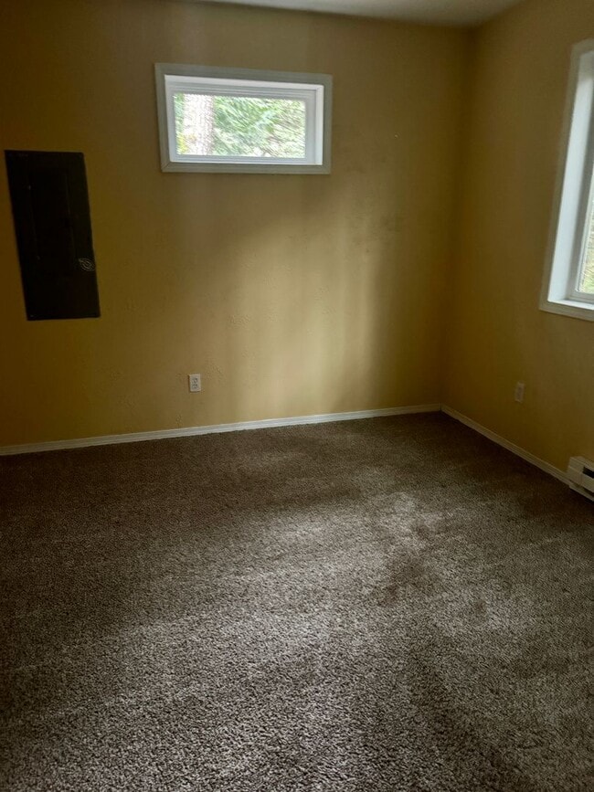 Building Photo - Adorable Chalet Style 4 Bedroom House in Serene Setting!